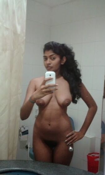 Desi slut exposing big saggy boobs
