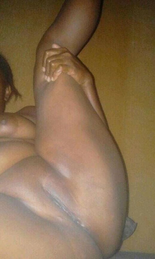 Big Bel milf spreads her legs