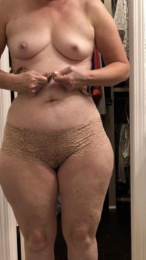 Amateur Curvy Year Old GILF