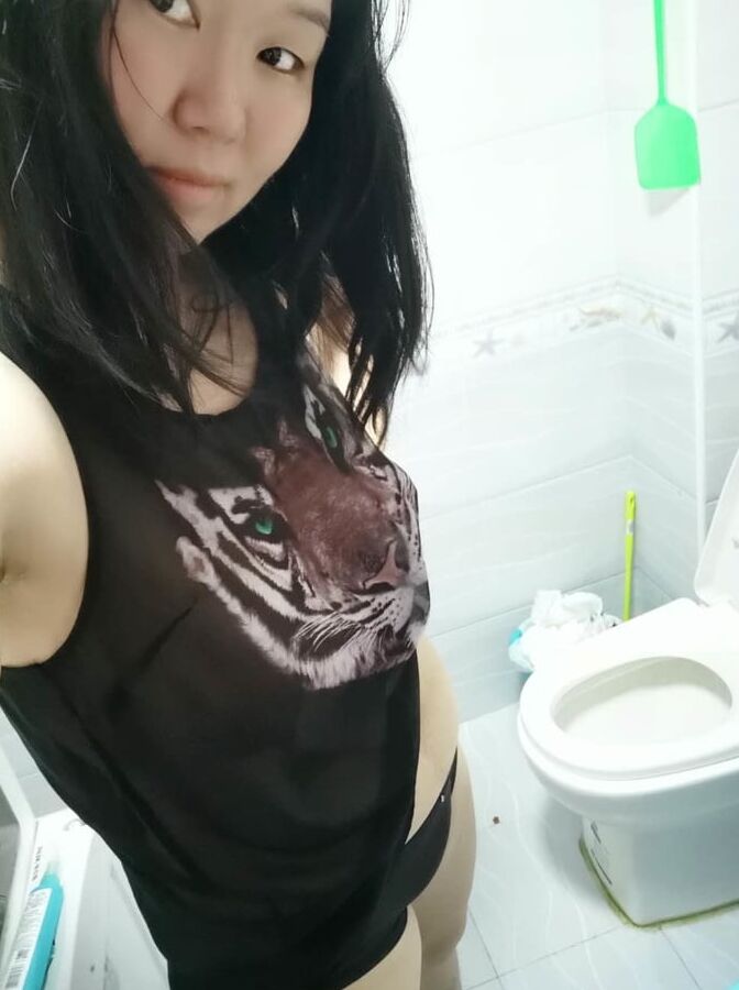 Im saggy tit chinese whore