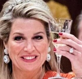 GROSSE DINDE REINE MAXIMA DES PAYS BAS