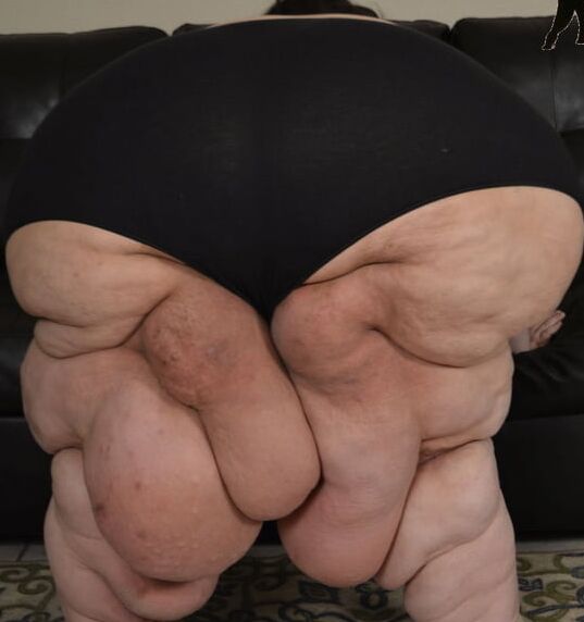 Love to have these ladies wrap their legs around me
