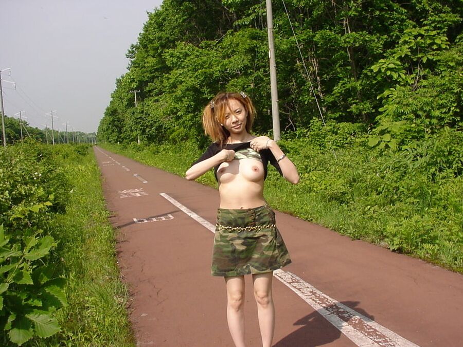 Outdoor exposure &amp; outdoor blowjob