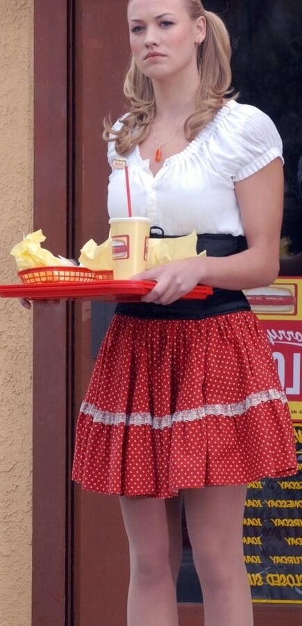 Yvonne Strahovski Fit As Fuck