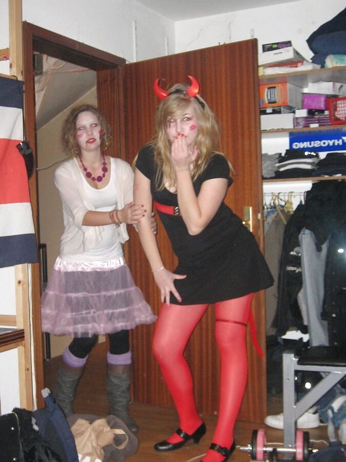 Amateurs in Red Stockings &amp; Pantyhose