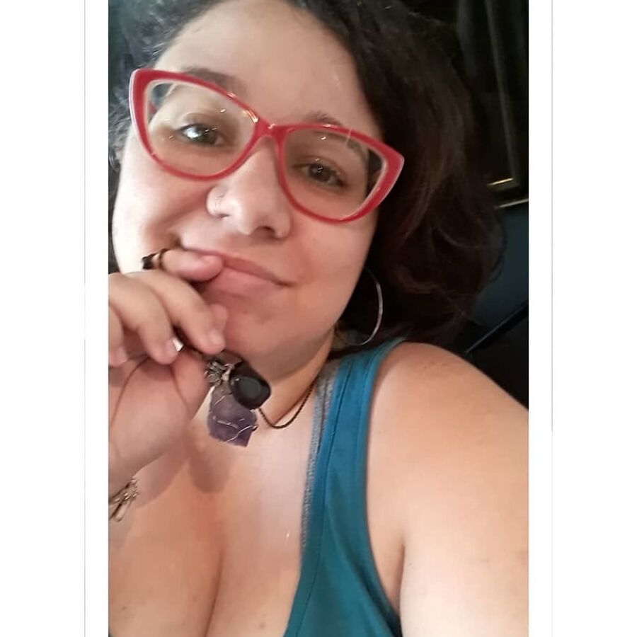 Gostosa (cum on glasses)