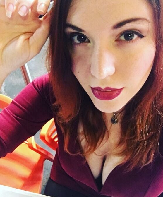 Amber lee conners (amazing looking voice actress)