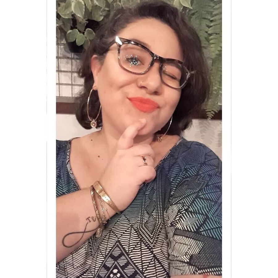 Gostosa (cum on glasses)