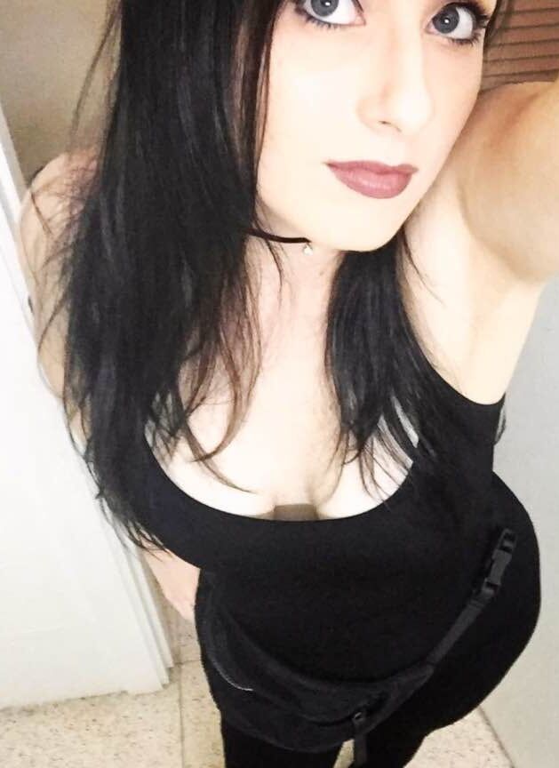 Attention whore wants to get famous