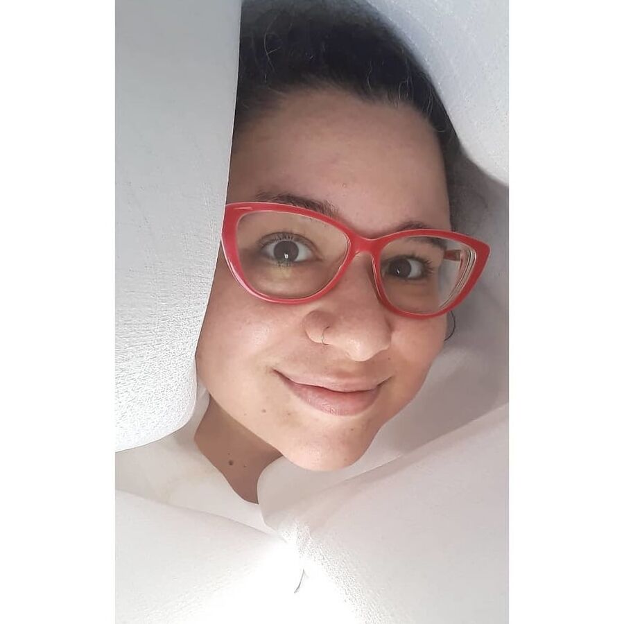 Gostosa (cum on glasses)