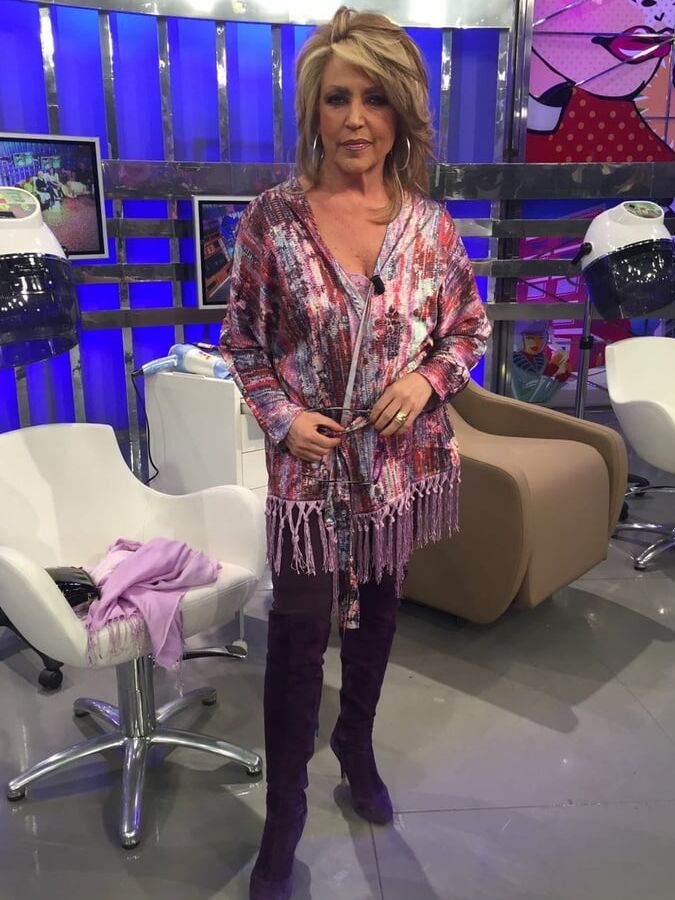 Female Celebrity Boots &amp; Leather - Lydia Lozano