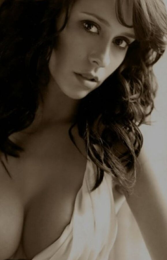 CELEBEAUTY CLEAVAGE ... JENNIFER LOVE HEWITT