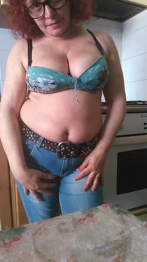 Adele milfona rossa
