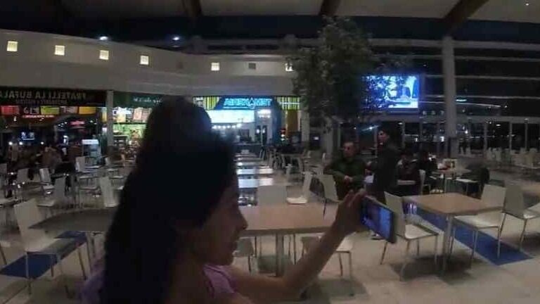 Troietta italiana al centro commerciale di Assago