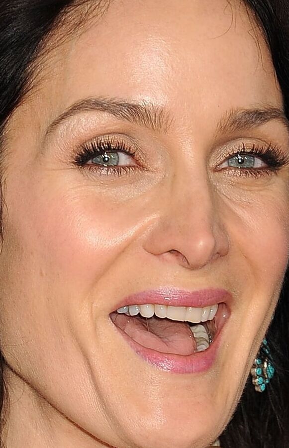 CARRIE-ANNE MOSS