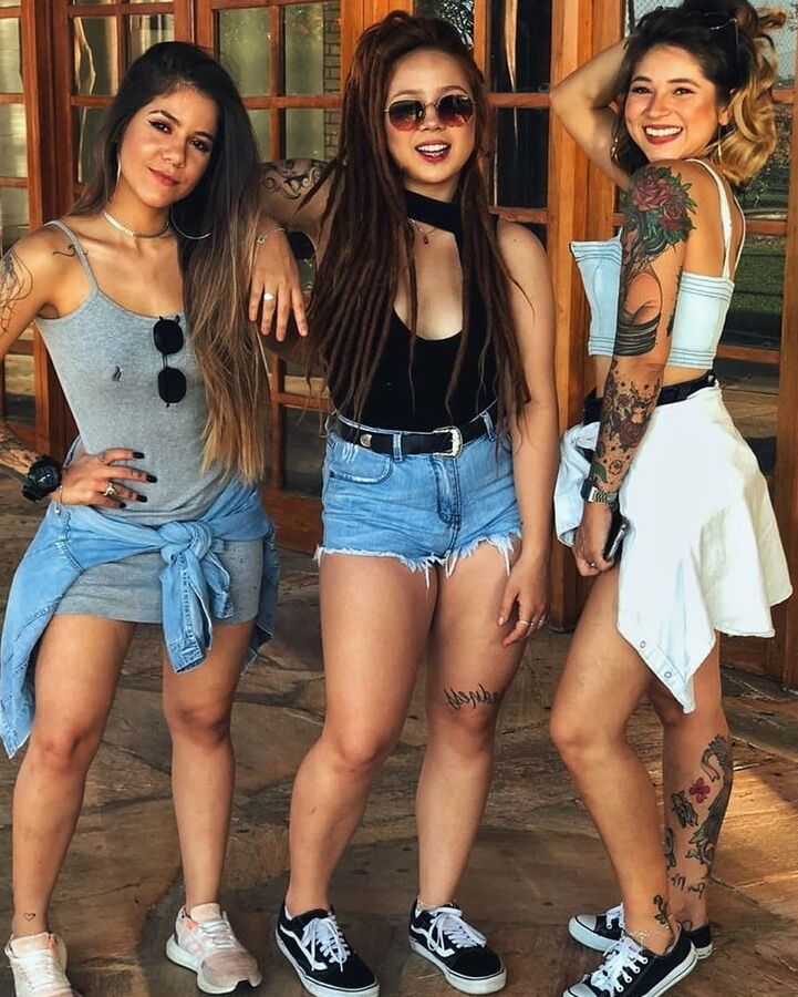 safadinha tatuada na bunda