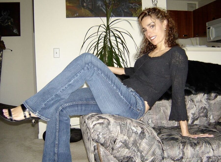 Stunning Fit Hairy Cunt Tan Lined MILF Perfect In All Angles