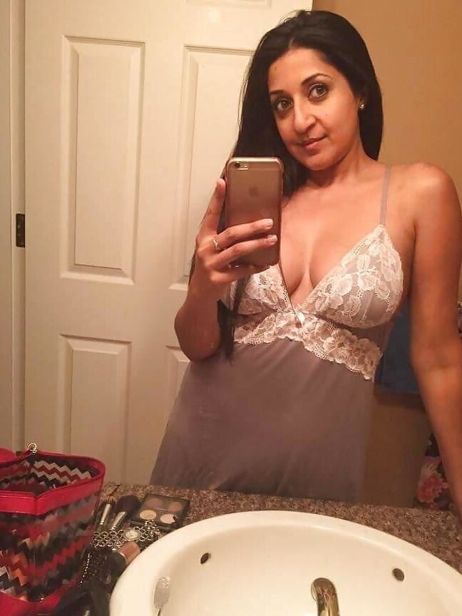 Sexy NRI milf exposed beautiful tits and ass