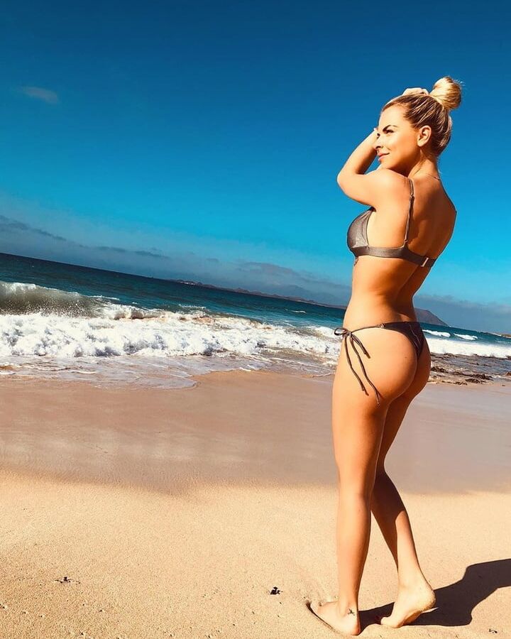 INSTA BABE LENI