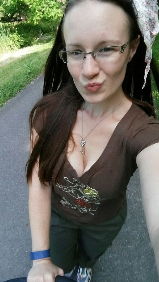 Big tit brunette