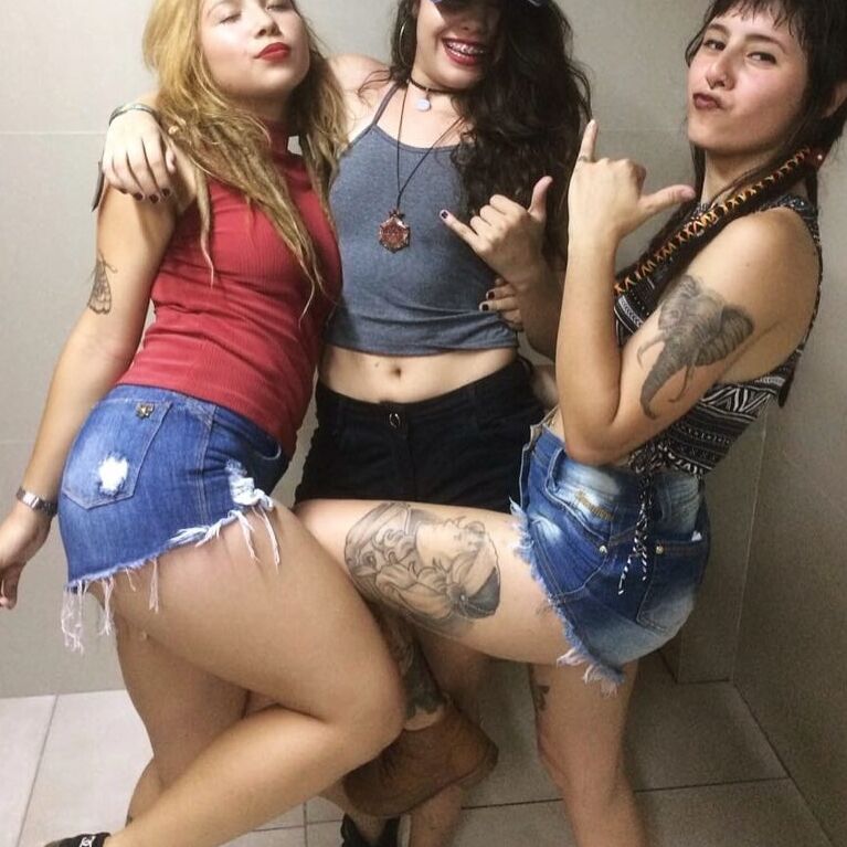 safadinha tatuada na bunda