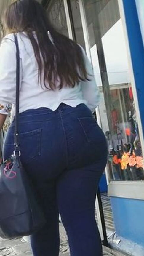 nalgonas en la calle