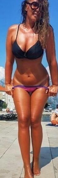milf bombshell