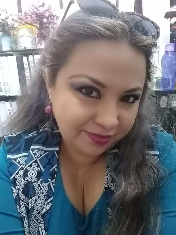 Maestra Coqueta con sus tetas - Miss with Big boobs