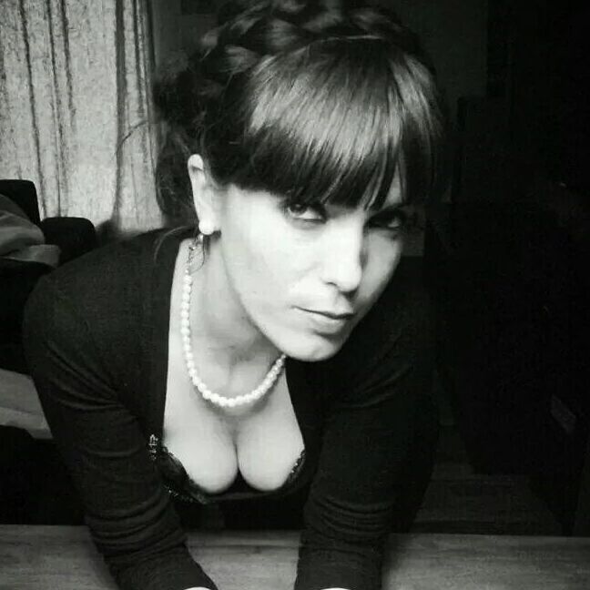 BRUNETTE WITH A SWEET FACE