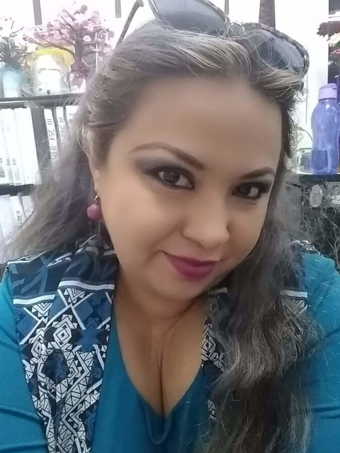 Maestra Coqueta con sus tetas - Miss with Big boobs