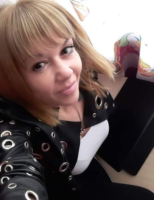 Mlada mama Jasmina za Vase oci ( Serbian Milf )