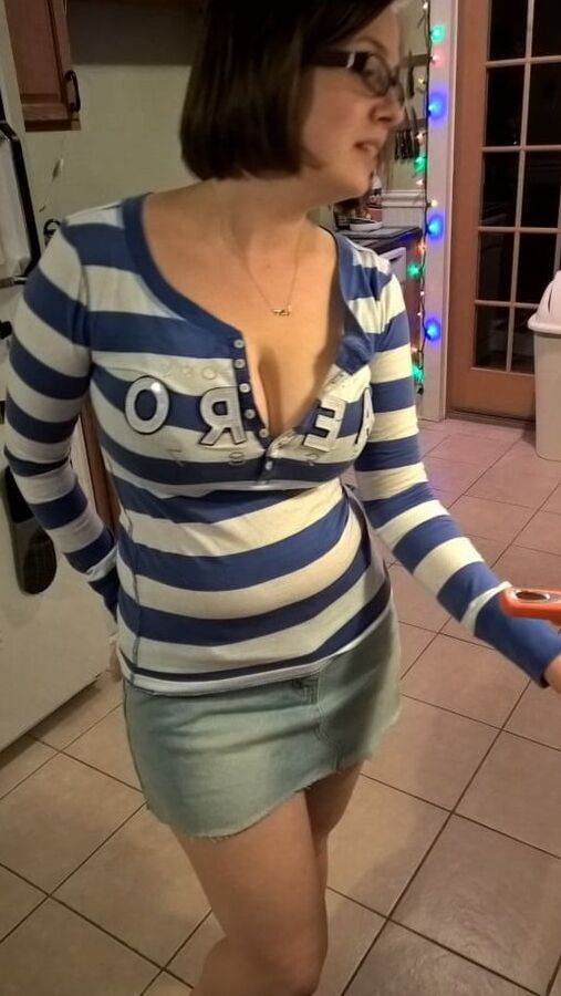 Big tit brunette