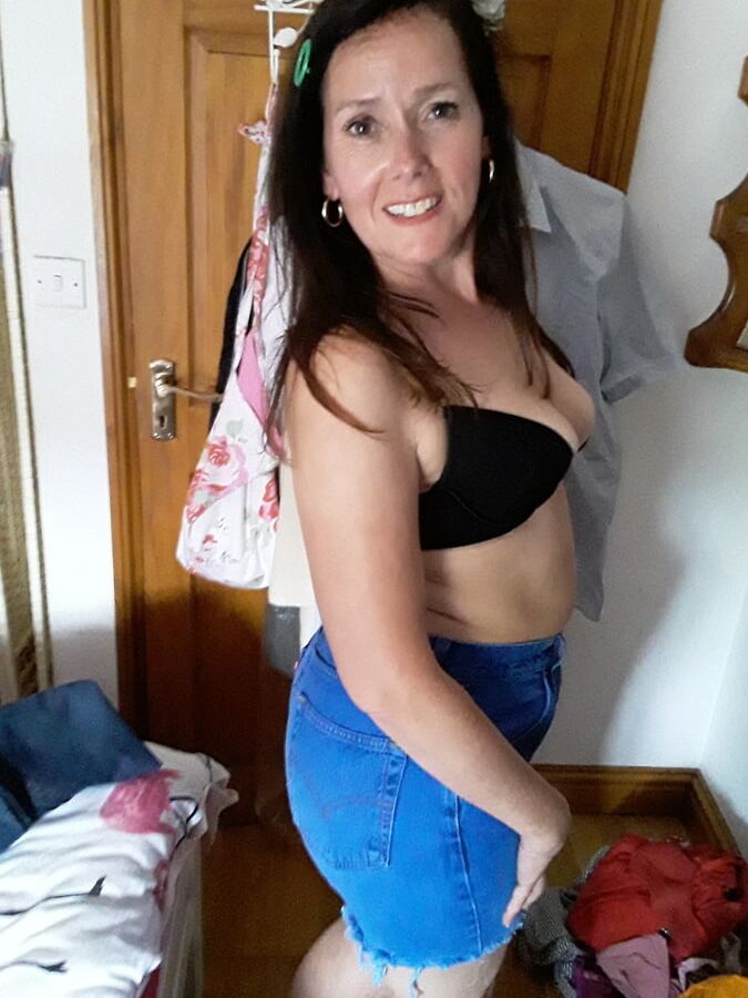 The Mrs in Levi&;s Jean Shorts Daisy Dukes