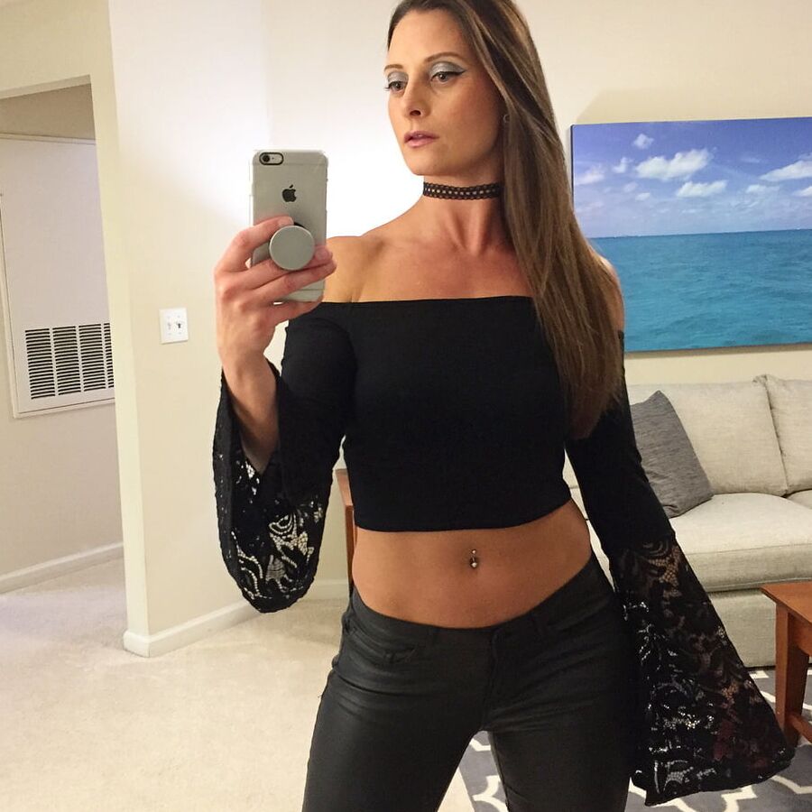 LEGGY INSTA MILF