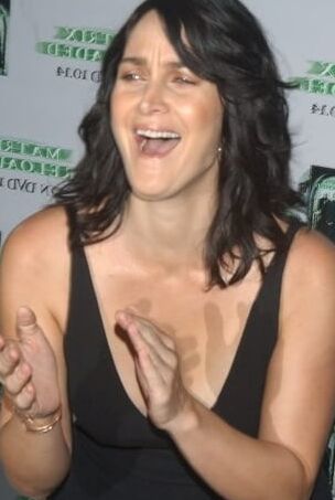CARRIE-ANNE MOSS