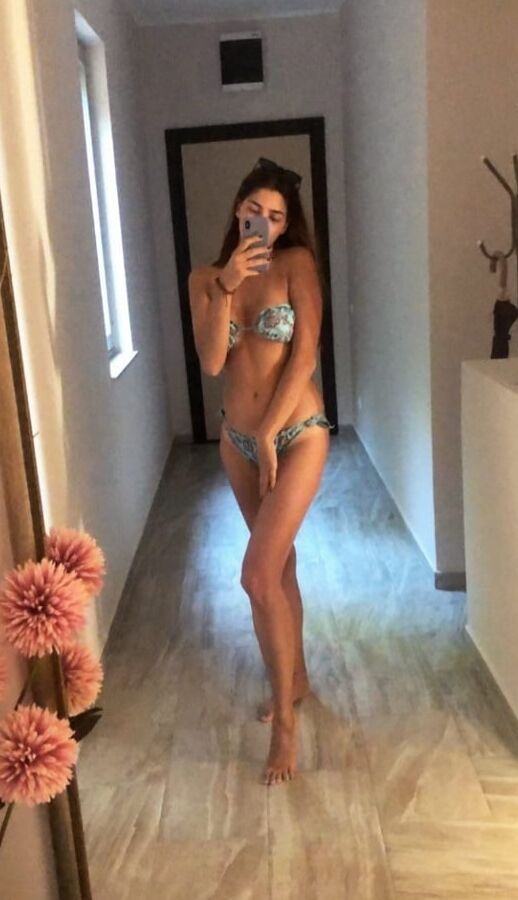 Emina mrsava kucka koja voli debeli kurac SLUT - KURVA