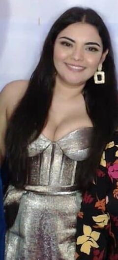 Zaery, no desnuda, para eyacular en su carita
