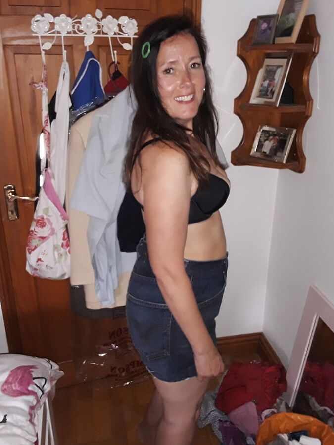 The Mrs in Levi&;s Jean Shorts Daisy Dukes