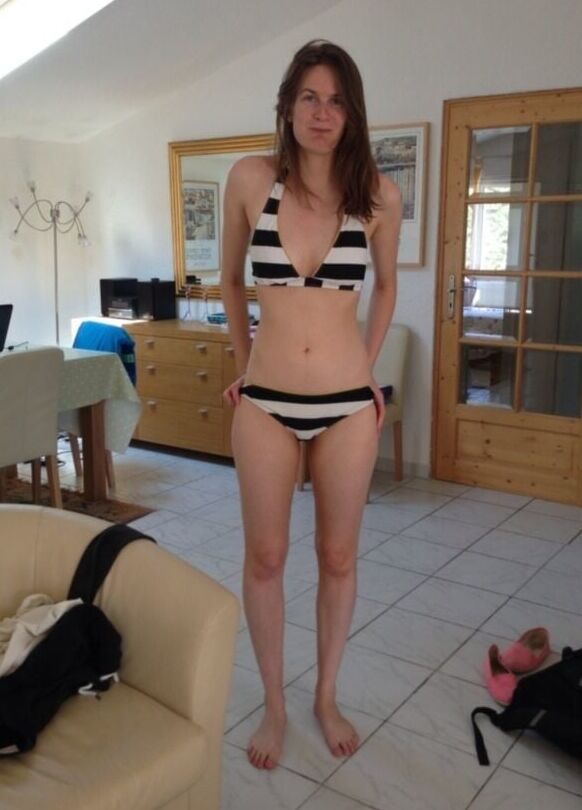 very sexy slimm milf bikini undress