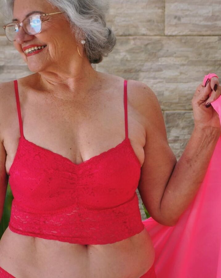 LATIN GRANNY