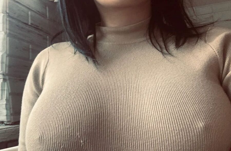Sluts go braless in public