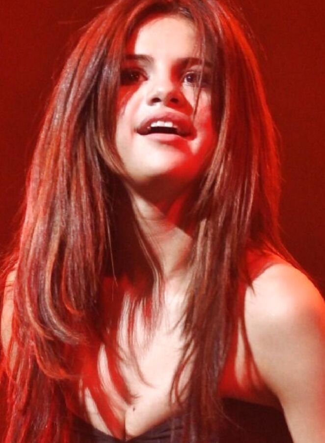 Sexy Selena -