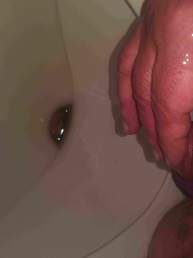 Pee searching - Auf der Suche nach Fremdpisse