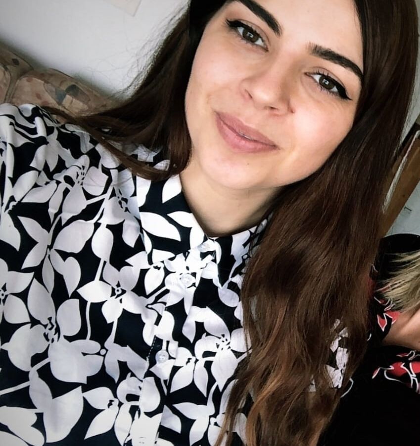 Emina mrsava kucka koja voli debeli kurac SLUT - KURVA