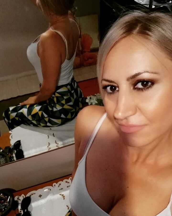 greek milfs