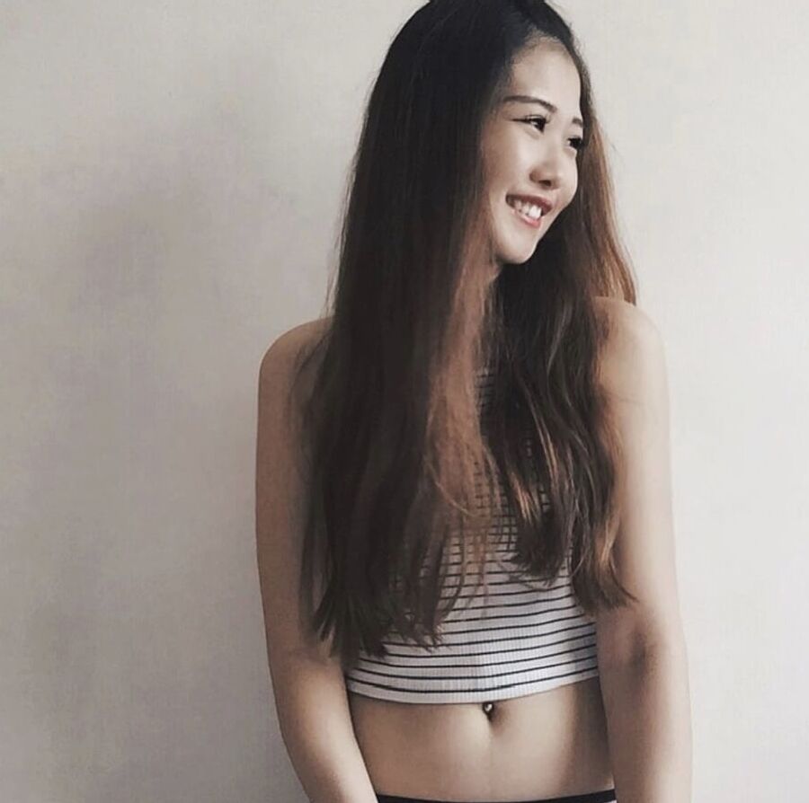 Pretty korean masturbates