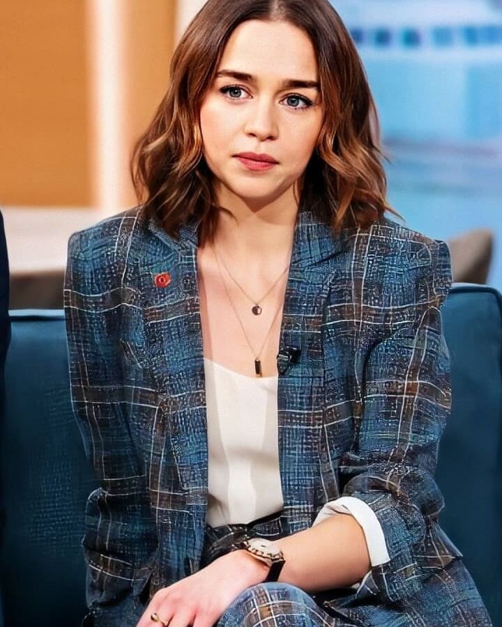 Emilia clarke hot photo