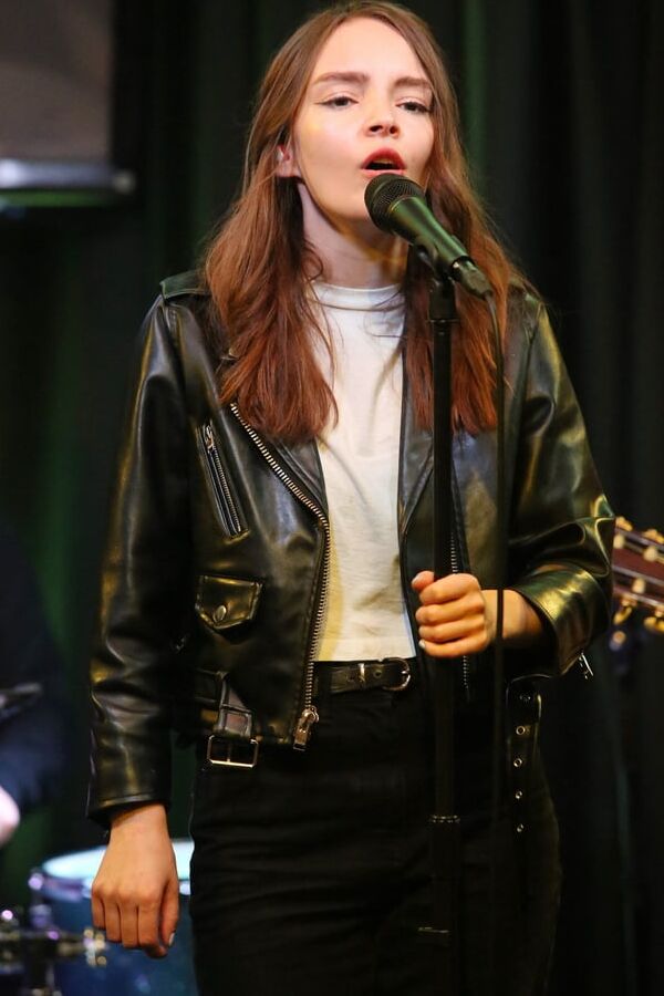 Lauren Mayberry vol.