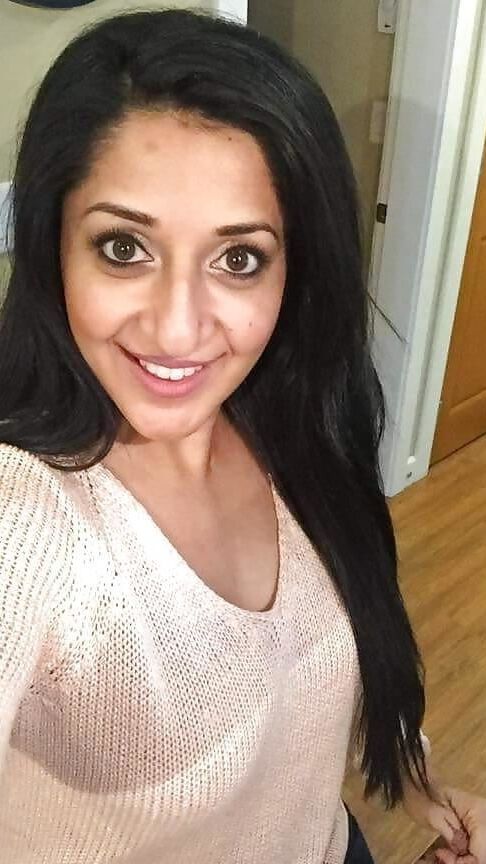 Sexy NRI milf exposed beautiful tits and ass