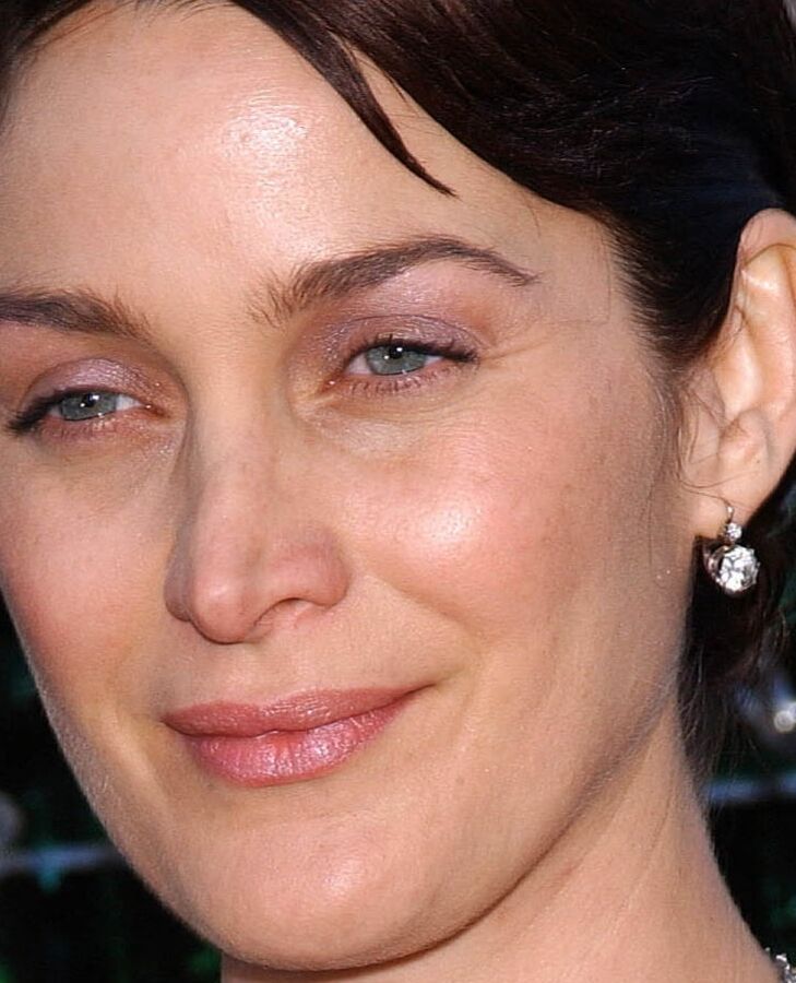 CARRIE-ANNE MOSS